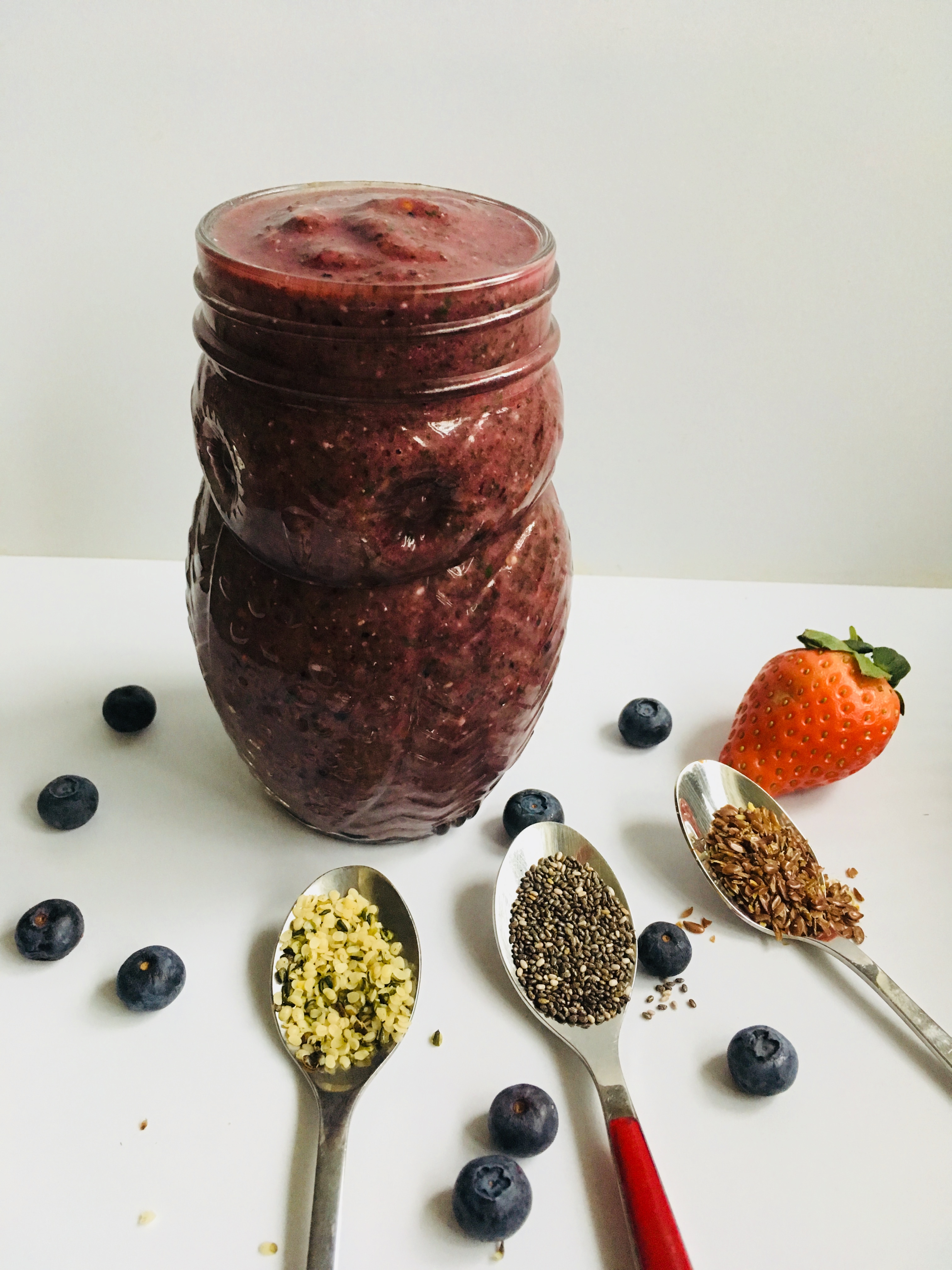 Raspberry blueberry smoothie, hemp seed, chia, flax seed, instant energy smoothies for moms