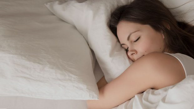 sleep more to stress less and avoid weight gain during the holidays